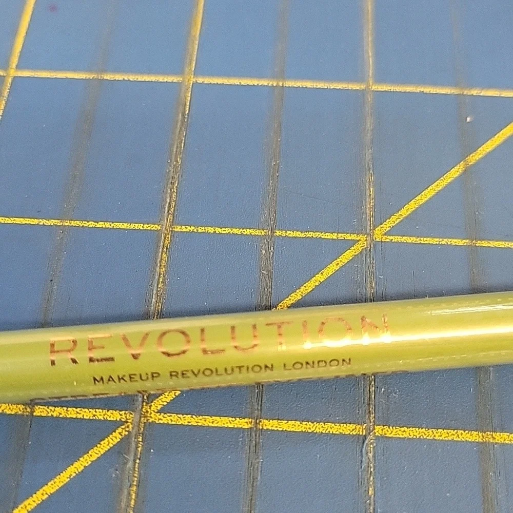 Revolution Streamline Eyelinee Green 1.3g New Sealed Pencil